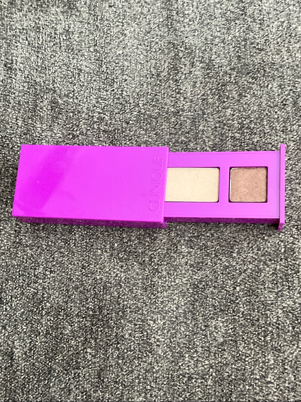 Clinique Eyeshadow Duo in Champagne & Bronze with Vibrant Purple Case